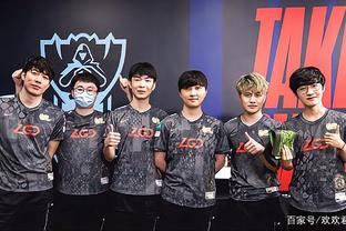 青岛记者：邵佳一大哥式的执教风格很适合当下中国足球的环境