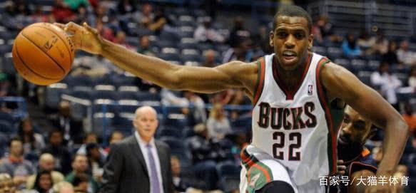 跋涉近18小时，15岁小球迷在球场外山上直播解说解放者杯决赛